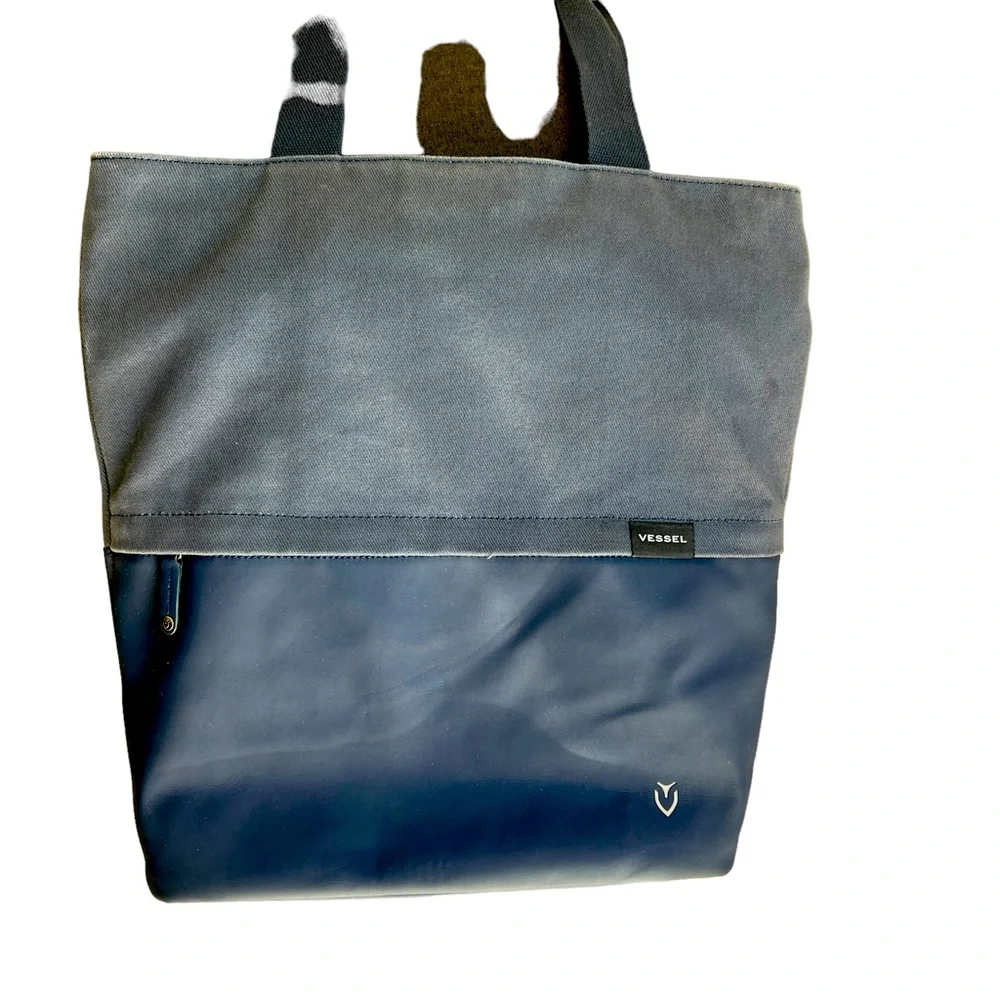 VESSEL TOTE BAG CROSSOVER CANVAS LAPTOP CASE Excellent Pre-Owned Condition